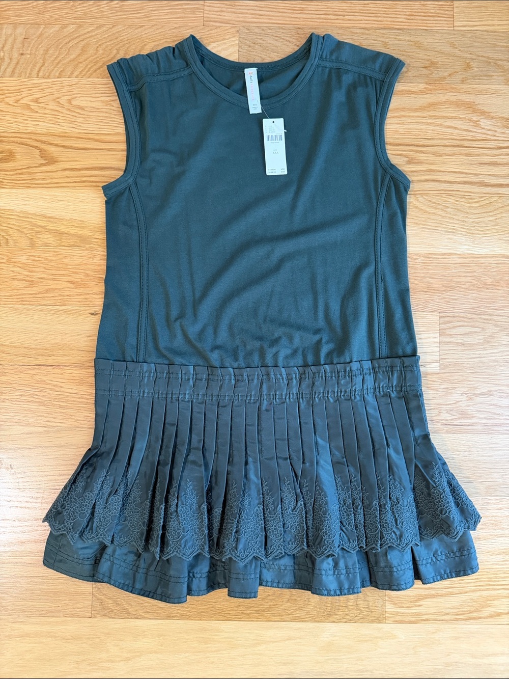 NWT Sleeveless Women's Tunic Top with Pleated Lace Hem - Dark Green